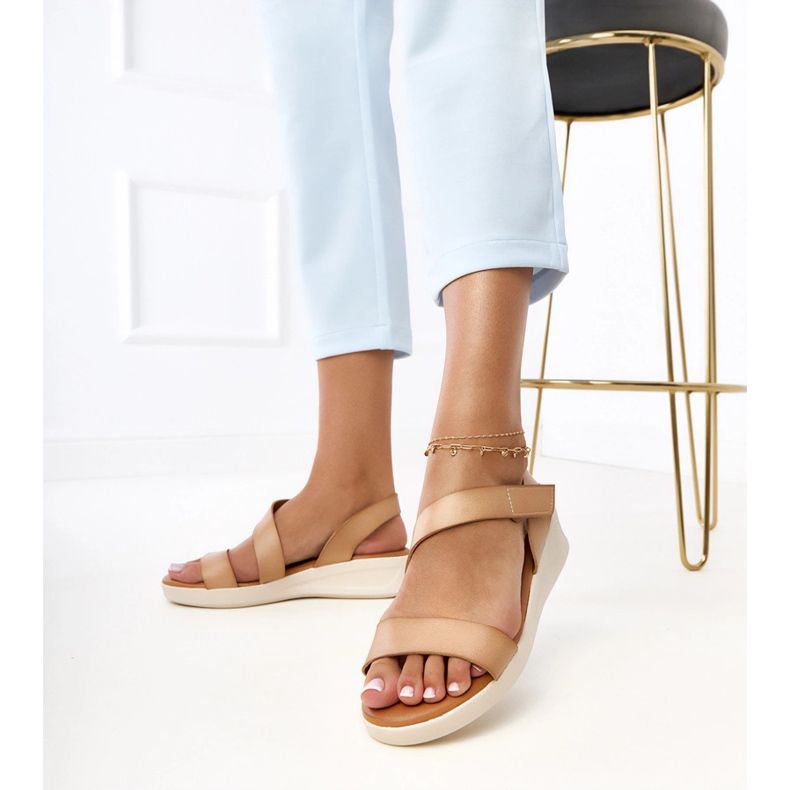 Béžové sandály na nízkém klínu Verkado béžový 2