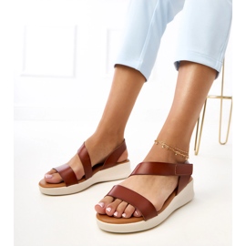 Hnědé sandály na nízkém klínu Verkado hnědý 1