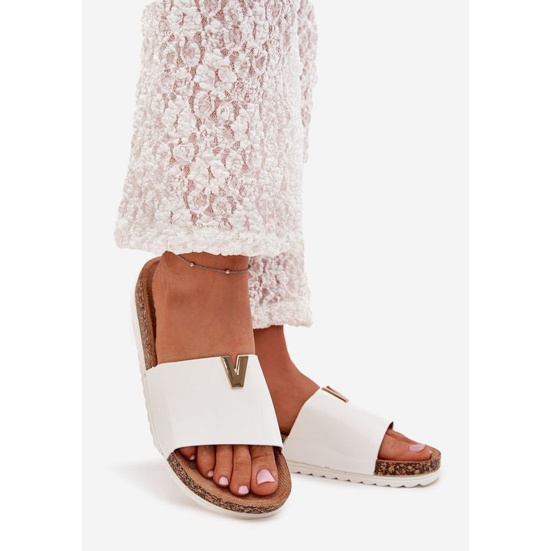 Boto Dámské žabky na korkové platformě s dekorativním detailem bílé cévy bílý 1 Boto Dámské žabky na korkové platformě s dekorativním detailem bílé cévy bílý 1