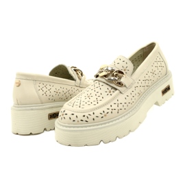 Kožená otevřená dámská mokasína na platformě s dekorací CLW319405 BEIGE béžový 4