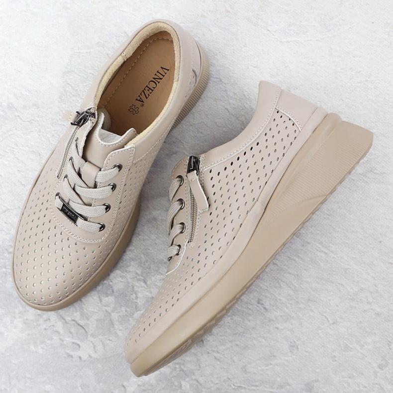 Dámské kožené boty perforované na klínech Beige Vinceza 79565 béžový 1