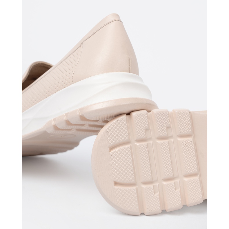 Shelvt Světle béžové mokasíny s dekorativním zlatým prvkem 2