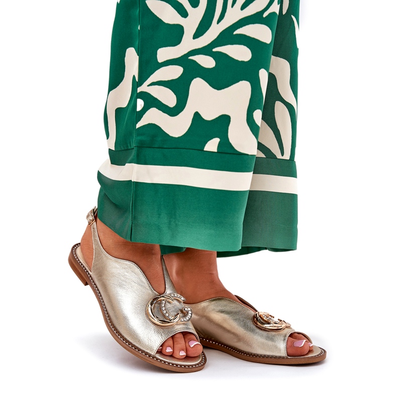 Laura Messi Ploché kožené sandály s dekorací Laury Messi 2865 Zlotys zlatý 1