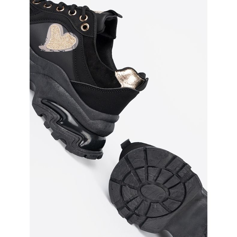 Shelvt Černé tenisky s dekorativním zlatým srdcem černá 1