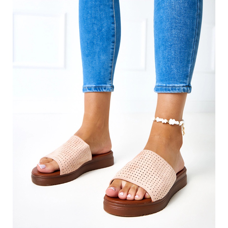 Růžové pantofle s prolamovaným svrškem od Idabel růžový 1