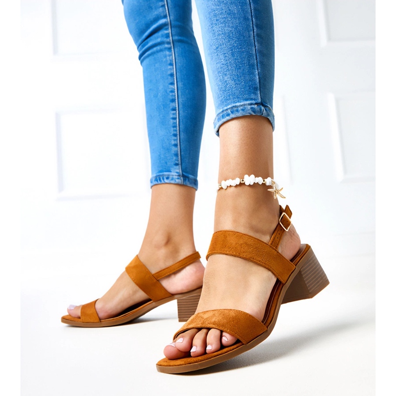 Hnědé sandály na sloupku Yakota hnědý 1