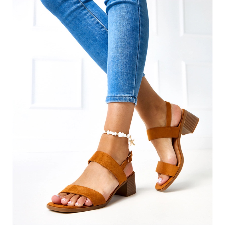 Hnědé sandály na sloupku Yakota hnědý 2