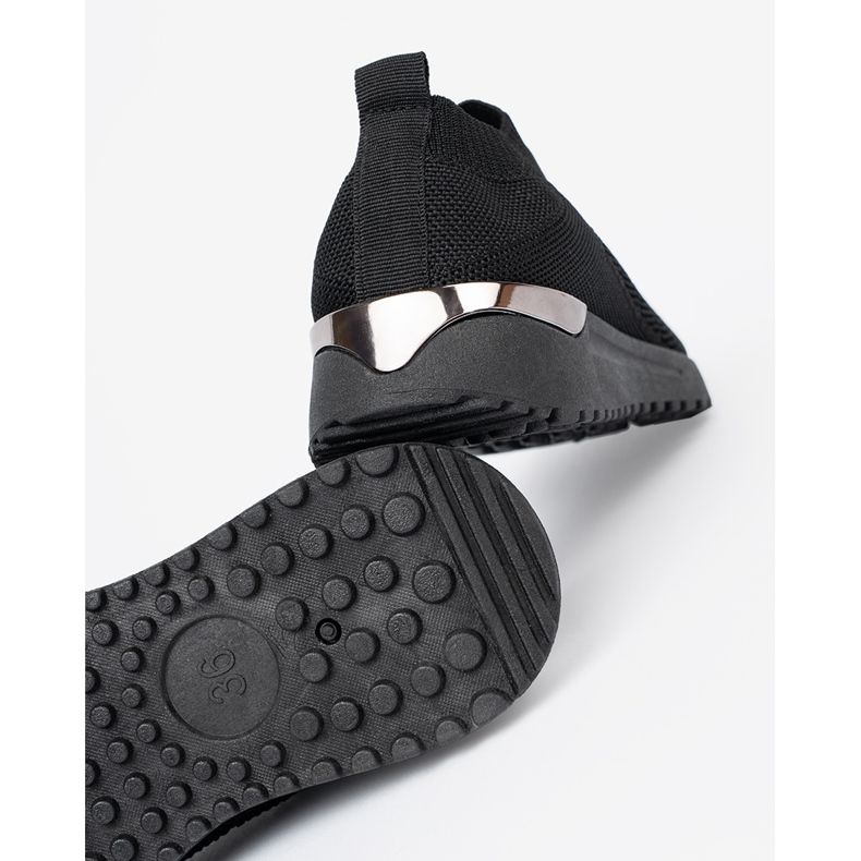 Shelvt Černá sportovní bota s horní částí sítě 1