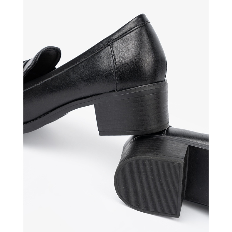 Shelvt Černá ženská bota s elegantní sponou 1