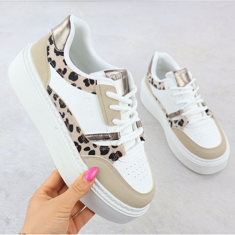 Sportovní boty na platformě ZZ s Leopard Print Big Star SS274357 bílý 1