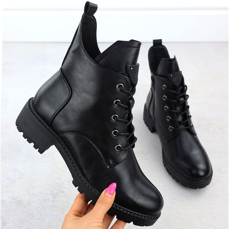 Dámské boty izolované černé Vinceza 58609 černá 1