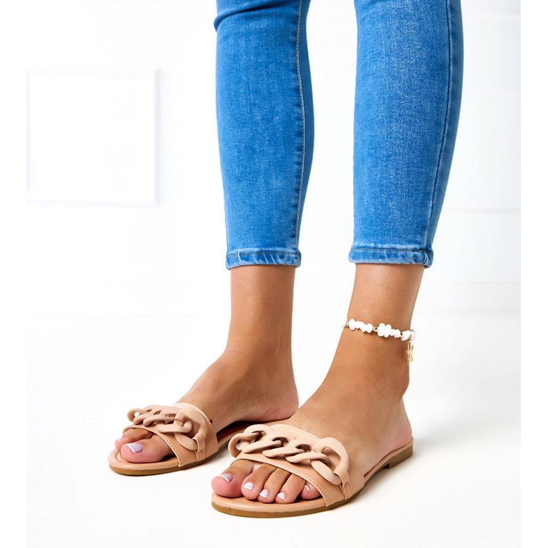 Hnědé žabky s matným řetízkem od Aliyan béžový 1