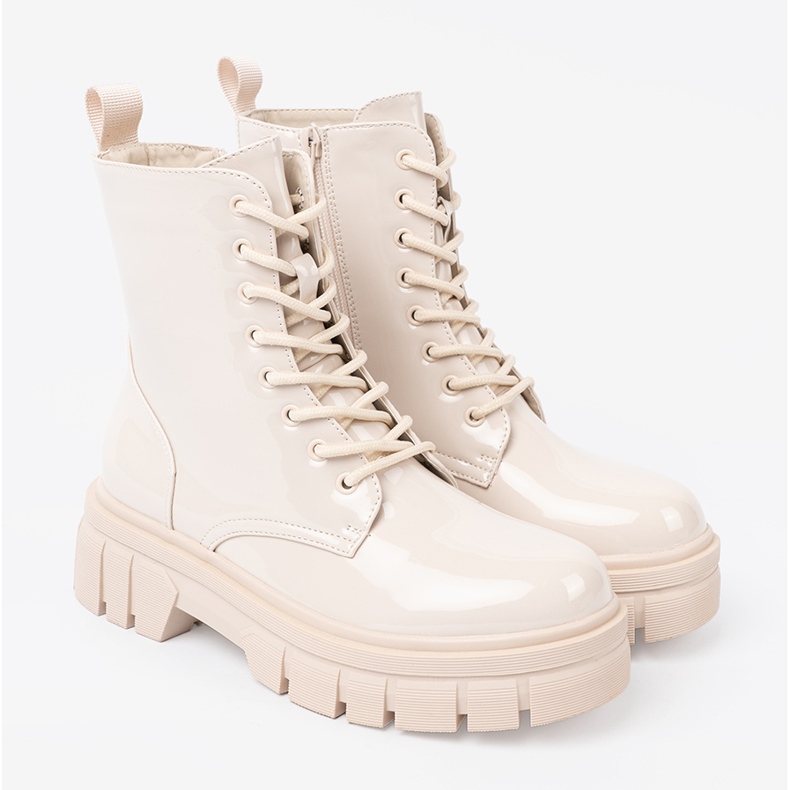 Shelvt Stylové světlo -lakované pracovníci 1