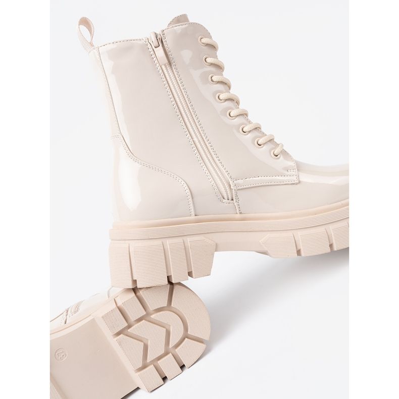 Shelvt Stylové světlo -lakované pracovníci 2