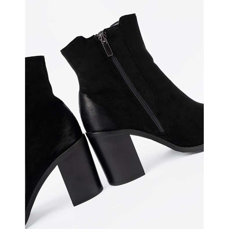 Shelvt Černé semišové boty na vysokém sloupu izolované černá 1