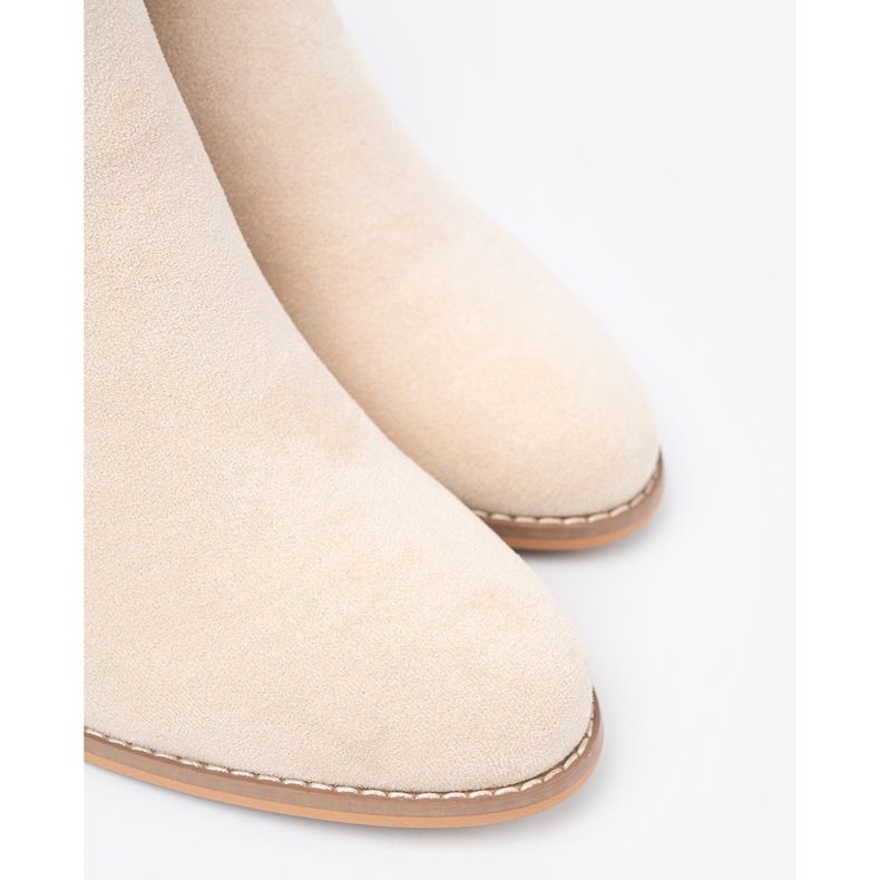 Shelvt Světlé béžové boty na sloupku s ozdobnou svorkou 1