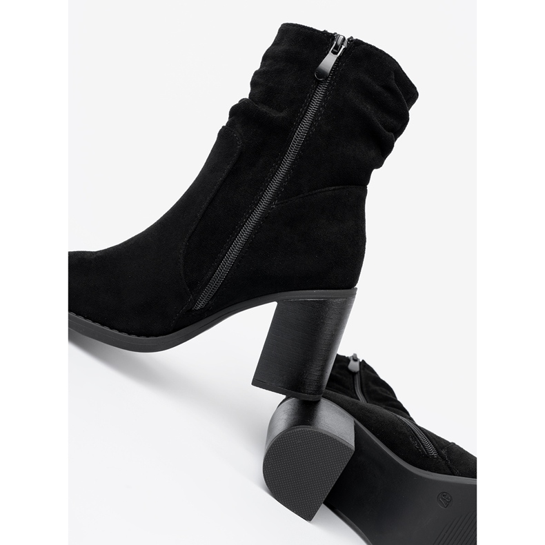 Shelvt Elegantní černé boty na sloupu s krmivým svrškem černý 2