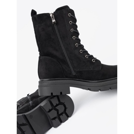 Shelvt Černé přichycené pracovníky na masivní podrážce černá 1