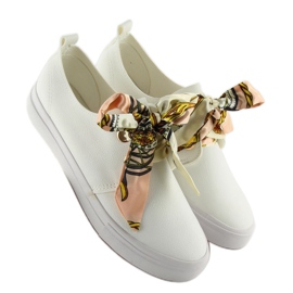 Tenisky šněrované bílou stuhou bílý 2