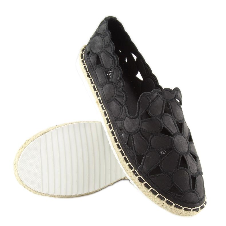 Černé prolamované espadrilky pro ženy LT86 black černý 2