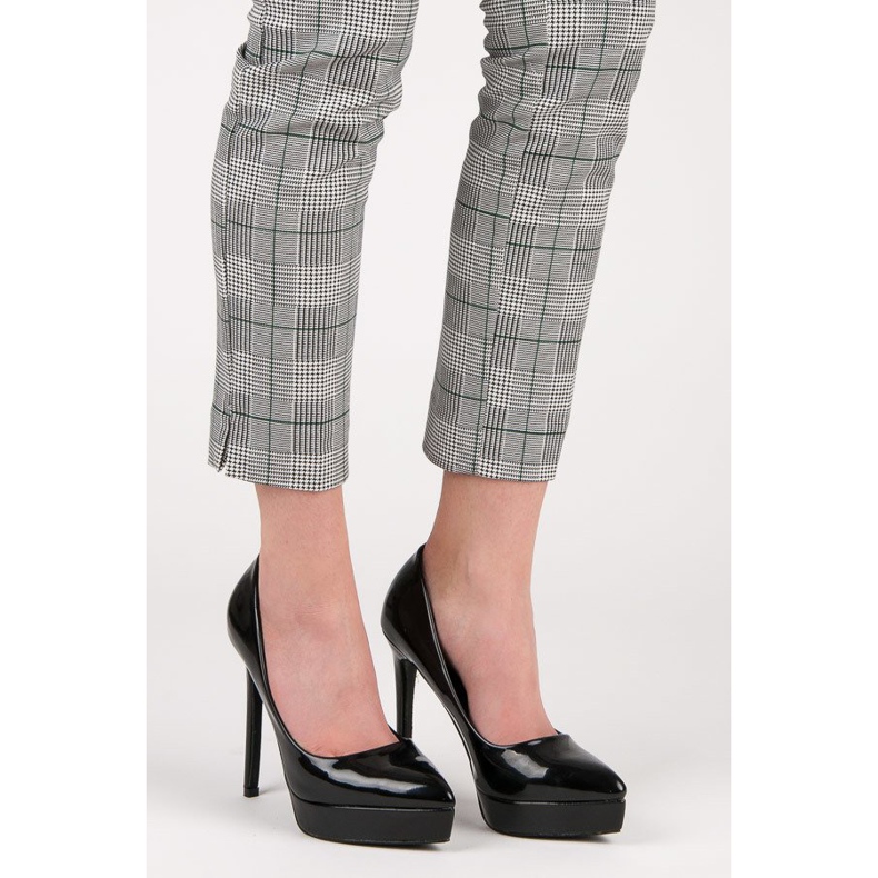 Small Swan Lakované podpatky na platformě černá 1