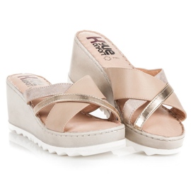 Kylie Pantofle na klínku hnědý 1