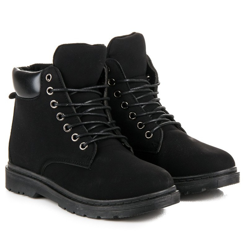 Černí lovci černá 1