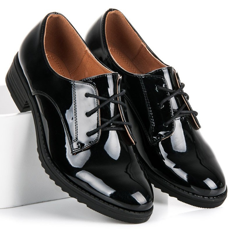 Lovery Elegantní lakované boty černá 1