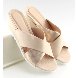 Růžové pantofle na nízkém klínku růžové Y-8219 Pink růžový 2