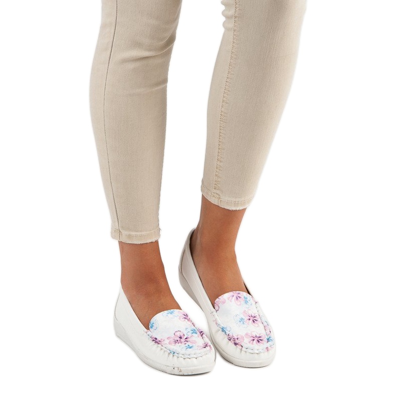 Tullo Bílé mokasíny s květinami bílý 1 Tullo Bílé mokasíny s květinami bílý 1