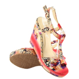 Saténové sandály na klínku 903 červené 2