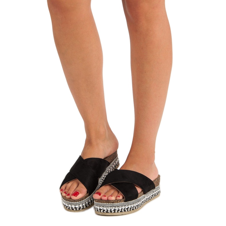 Černé pantofle na platformě černá 1