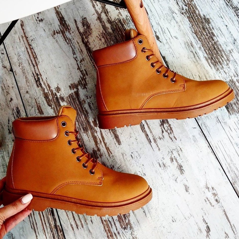 Lovci velbloudů hnědý 1