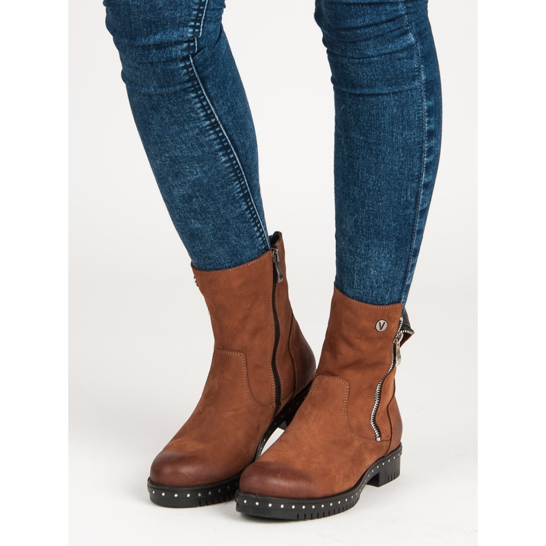 Hnědé kožené kozačky značky VINCEZA hnědý 1