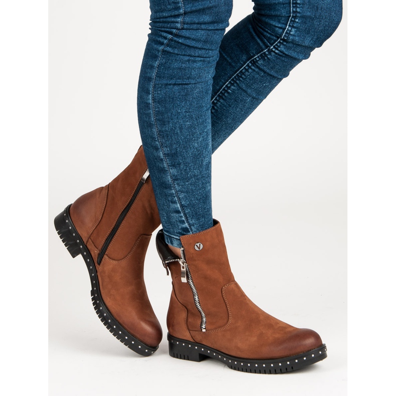 Hnědé kožené kozačky značky VINCEZA hnědý 2