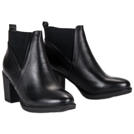 Elegantní kozačky na sloupek černá 3