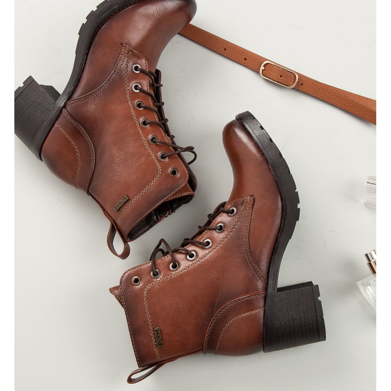 Hnědé šněrovací kozačky vinceza hnědý 1 Hnědé šněrovací kozačky vinceza hnědý 1