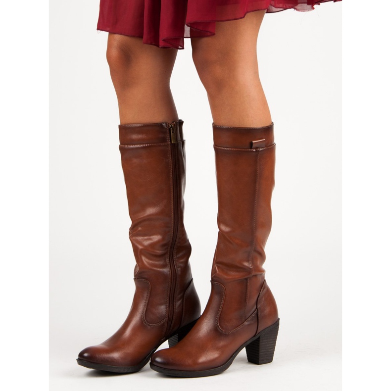 Botičky na vinceza post hnědý 1