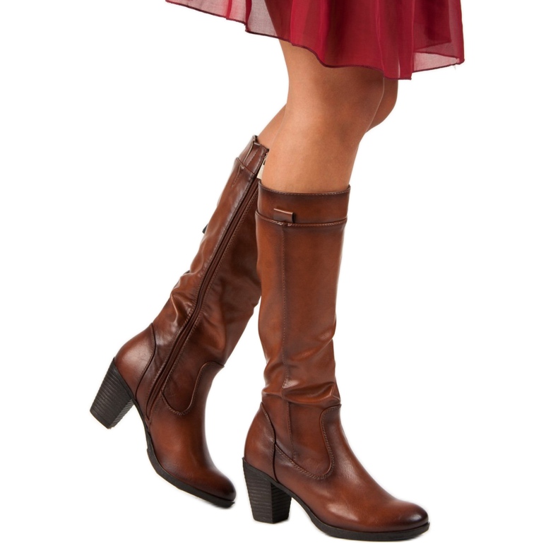 Botičky na vinceza post hnědý 2