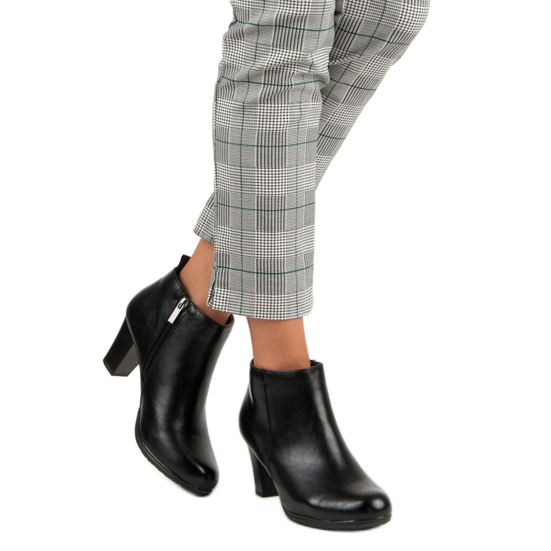 Elegantní kozačky na sloupku VINCEZA černá 2