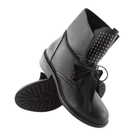 Dělníci se sametově černou černou mašlí černý 2