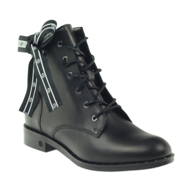 Kozačky zdobené mašlí a cvočky Badura černá 1