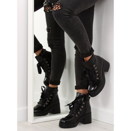 Černé kozačky na vysoké podrážce 0-183 černý 1