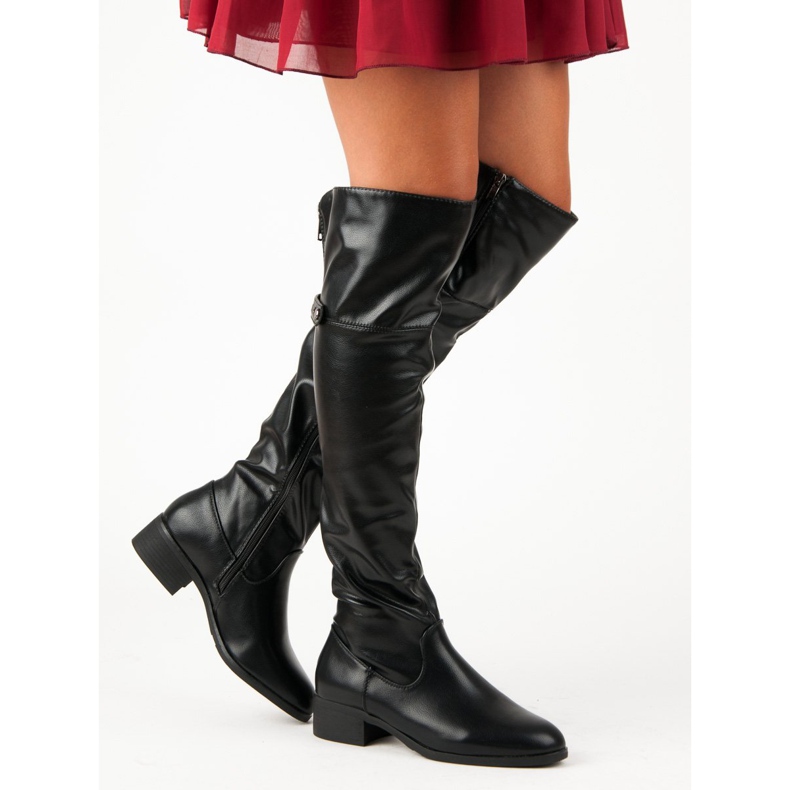 Černé stehenní kozačky se zapínáním na zip černá 2 Černé stehenní kozačky se zapínáním na zip černá 2