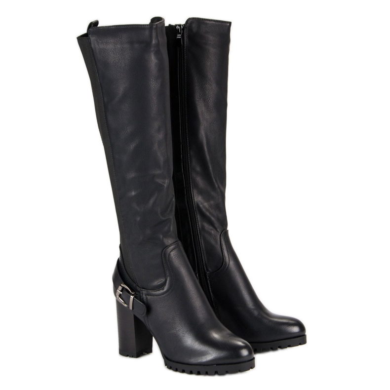 Odpovídající boty na sloupku černá 1