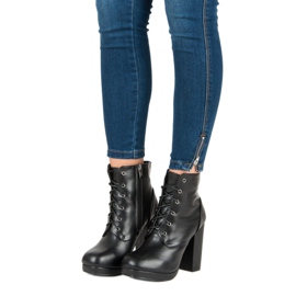 Small Swan Šněrovací boty na sloupku černý 2