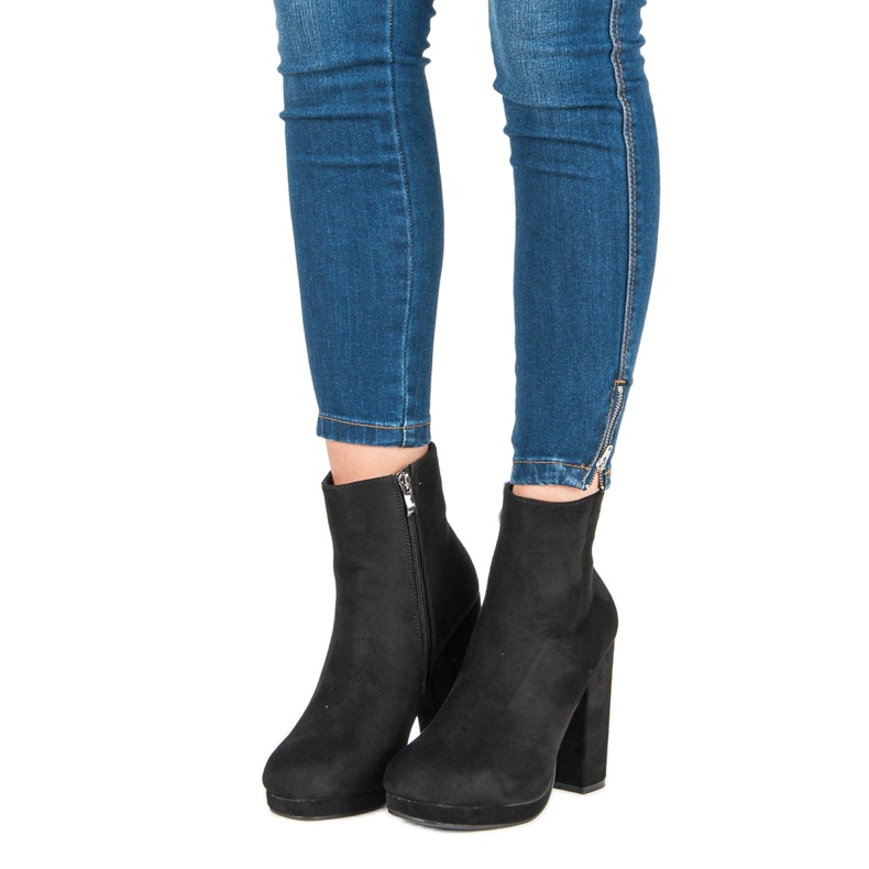 Small Swan Klasické kozačky na sloupek černá 2