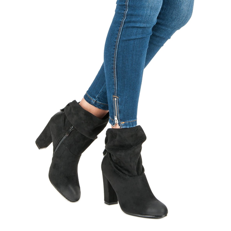 Semišové kozačky na sloupku VINCEZA černá 2