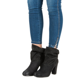 Semišové kozačky na sloupku VINCEZA černá 1