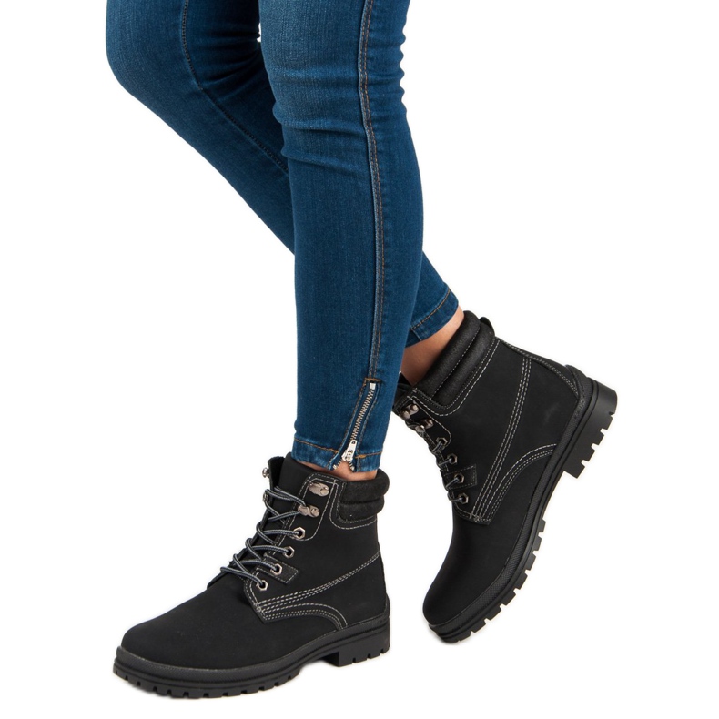 Černé vázané turistické boty černý 2